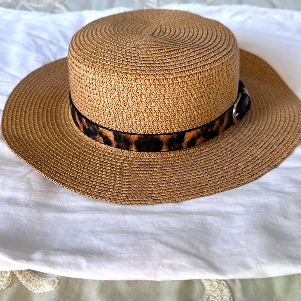 Rattan hat with cheetah print brim